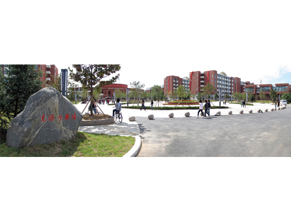 2011年我公司出资300万元设立山东科技大学三牛娱乐奖学金及建立三牛娱乐广场01